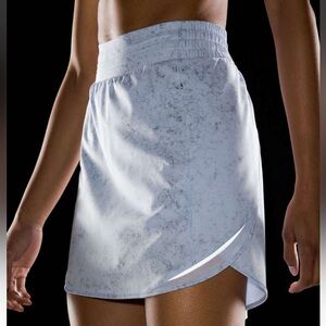 Lululemon Hotty Hot High-Rise Skirt Long Gravel Dust Pastel Blue size 10